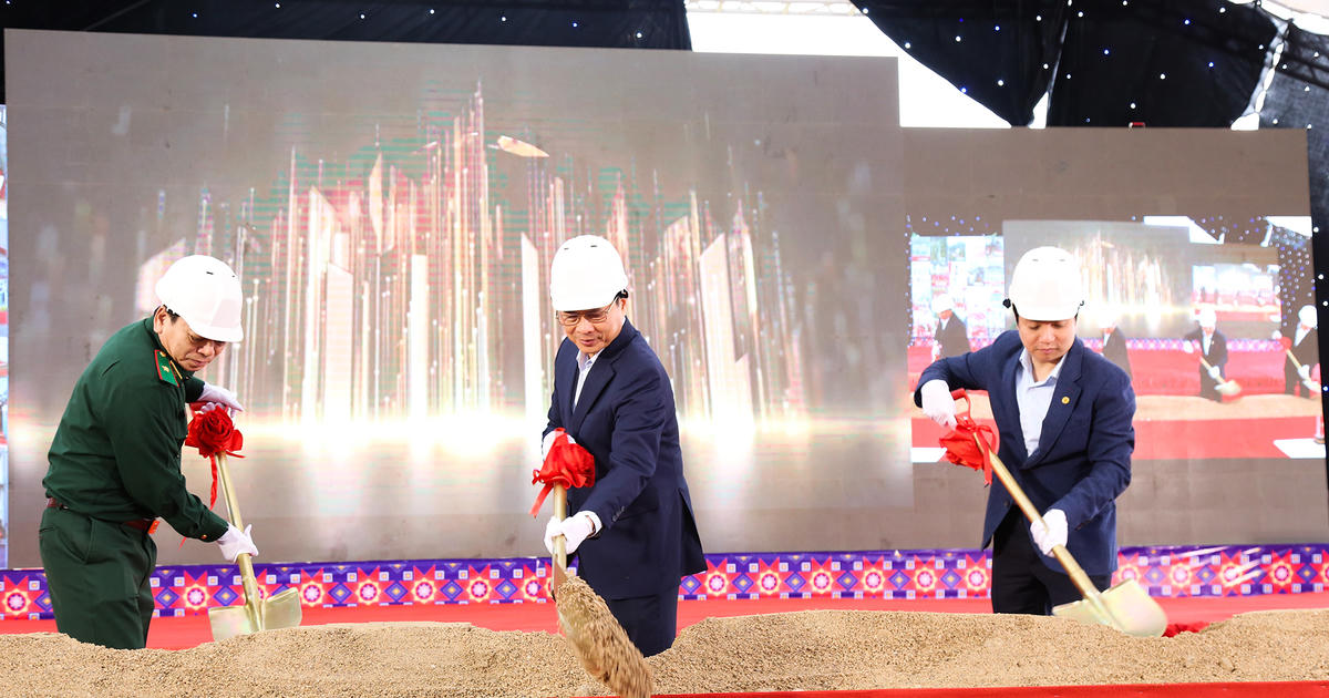 Phó Thủ tướng Bùi Thanh Sơn dự lễ khởi công trường liên cấp ở xã biên giới Cao Bằng