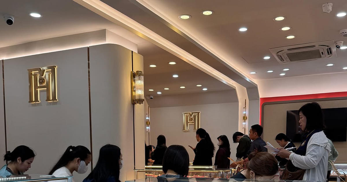 Vàng trải qua một tháng 3 biến động dữ dội