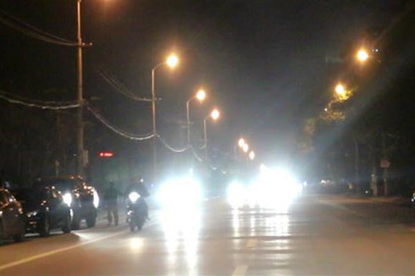 Tài xế ô tô không bật đèn sau 18 giờ bị phạt đến 1 triệu đồng