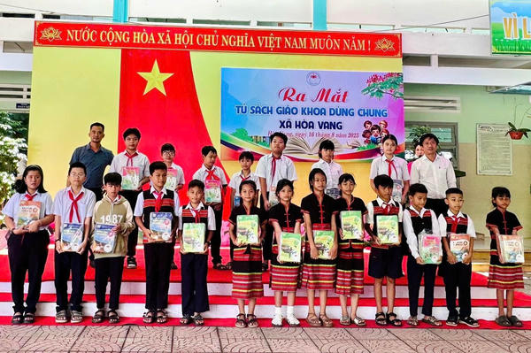 Đà Nẵng: 'Tủ sách giáo khoa dùng chung' tiếp sức học sinh khó khăn
