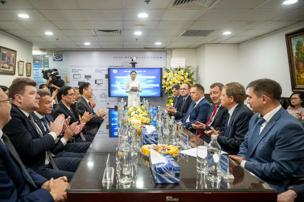 Bộ trưởng Bộ Y tế Liên bang Nga thăm và làm việc tại Bệnh viện Mắt Quốc tế Việt - Nga