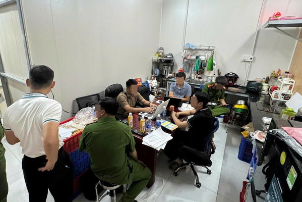 Đà Nẵng: Tạm giữ gần 38.000 hũ yến chưng làm từ yến giả