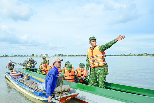 Theo chân lính biên phòng tuần tra, kiểm soát ngăn chặn buôn lậu mùa nước nổi