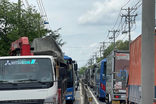 TP Hồ Chí Minh: Ùn tắc cục bộ xuất hiện nhiều nơi
