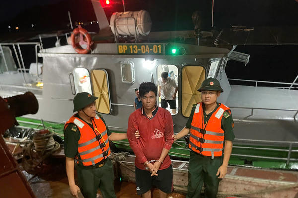 TP Hồ Chí Minh: Bắt đối tượng truy nã lẩn trốn trên tàu cá