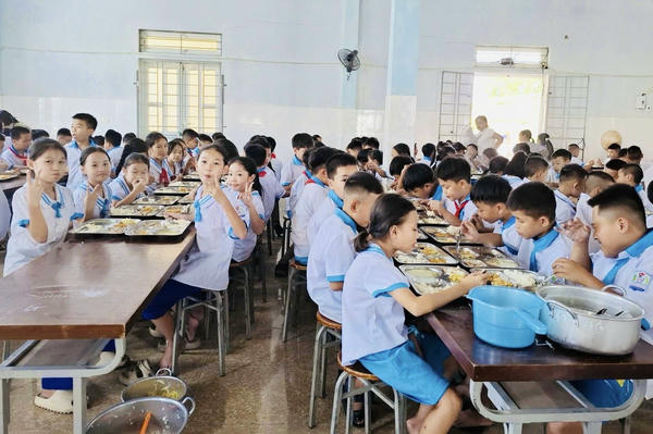 Bảo đảm suất ăn bán trú ngon - sạch - an toàn
