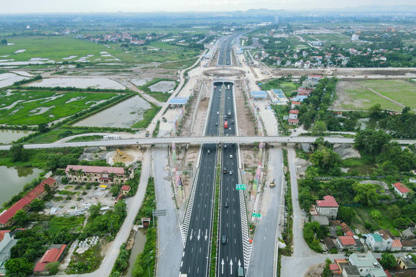 Cận cảnh nút giao 3 tầng gần 1.400 tỷ đồng, sắp hoàn thành ở Ninh Bình