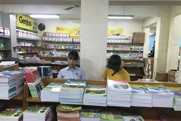 Một bộ sách giáo khoa dùng chung: Còn nhiều việc phải làm