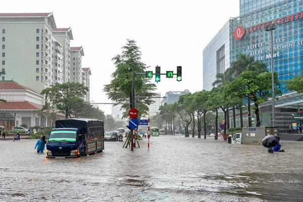 Mưa kéo dài nhiều ngày tới ảnh hưởng thế nào đến Hà Nội?