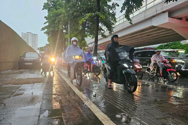 Ngày 14/10: Mưa giông nhiều nơi, Hà Nội có mưa to