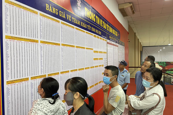 Hành khách vẫn nghe ngóng vé Tàu Tết