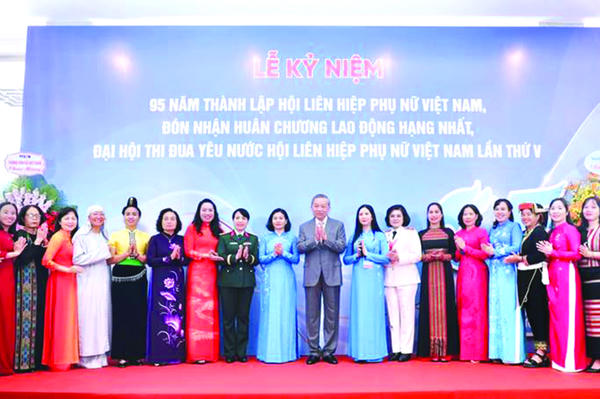 Phụ nữ Việt Nam thời đại mới: Bồi đắp hạnh phúc bằng khát vọng, trí tuệ và nhân ái Phụ nữ Việt Nam thời đại mới: Bồi đắp hạnh phúc bằng khát vọng, trí tuệ và nhân ái