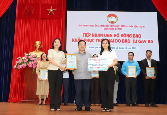 Thành phố nghĩa tình trong mùa bão lũ 