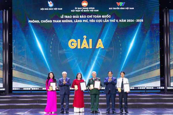 'Thép trong bút - lửa trong tim' đấu tranh không khoan nhượng với tham nhũng, lãng phí, tiêu cực 'Thép trong bút - lửa trong tim' đấu tranh không khoan nhượng với tham nhũng, lãng phí, tiêu cực