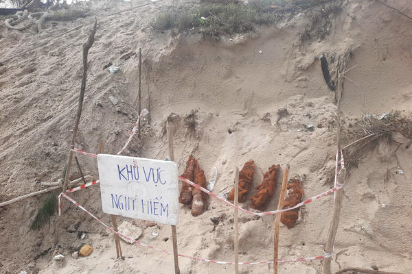 Phát hiện 8 quả bom mìn ở bờ biển tỉnh Quảng Trị Phát hiện 8 quả bom mìn ở bờ biển tỉnh Quảng Trị