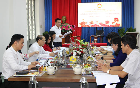 Phó Chủ tịch Hoàng Công Thuỷ cho ý kiến về đại hội Mặt trận tỉnh Khánh Hoà và Gia Lai 