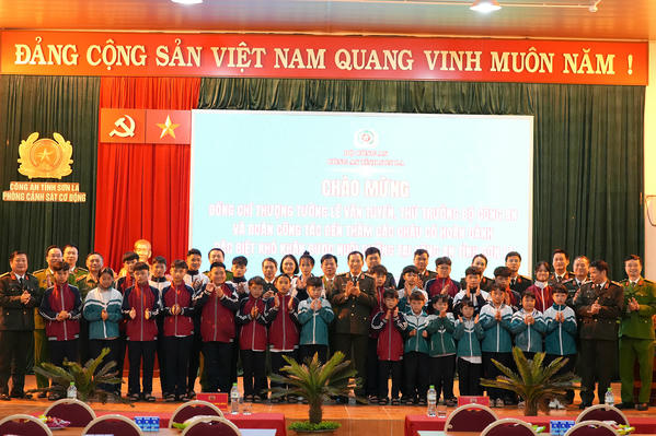 Giữ vững ANTT từ cơ sở, phát huy mô hình Công an 2 cấp tại Sơn La