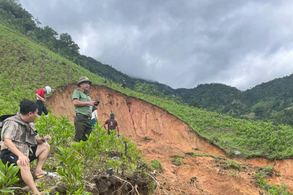 Quảng Ngãi: Núi Wang Với xuất hiện vết nứt, 300 người dân có nguy cơ ảnh hưởng