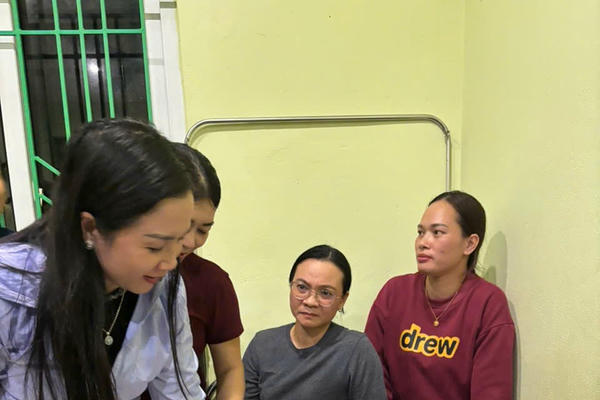 Nghệ An: Tìm thân nhân cháu bé sơ sinh bị bỏ rơi trước cổng nhà dân Nghệ An: Tìm thân nhân cháu bé sơ sinh bị bỏ rơi trước cổng nhà dân