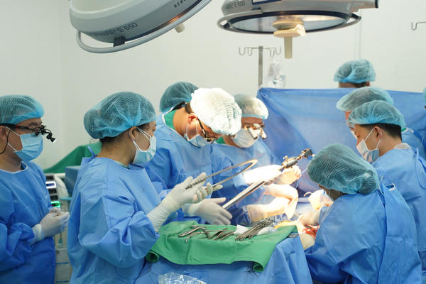 Bệnh viện Chợ Rẫy thực hiện ca ghép phổi đầu tiên ở phía Nam Bệnh viện Chợ Rẫy thực hiện ca ghép phổi đầu tiên ở phía Nam