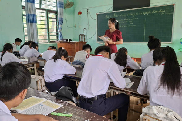 Quảng Trị: Học sinh vùng thấp trũng trở lại trường sau gần 20 ngày học online