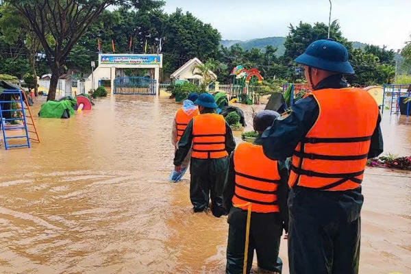 Lâm Đồng: Mưa lũ gây ngập nặng, thiệt hại hàng trăm hecta hoa màu Lâm Đồng: Mưa lũ gây ngập nặng, thiệt hại hàng trăm hecta hoa màu