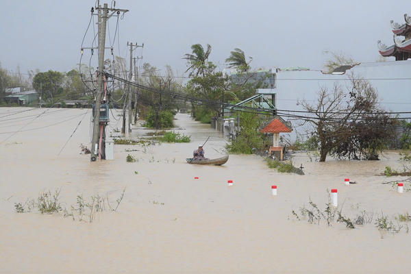 Mưa lũ khiến 3 bệnh viện và 10 trạm y tế ở Gia Lai bị ngập sâu