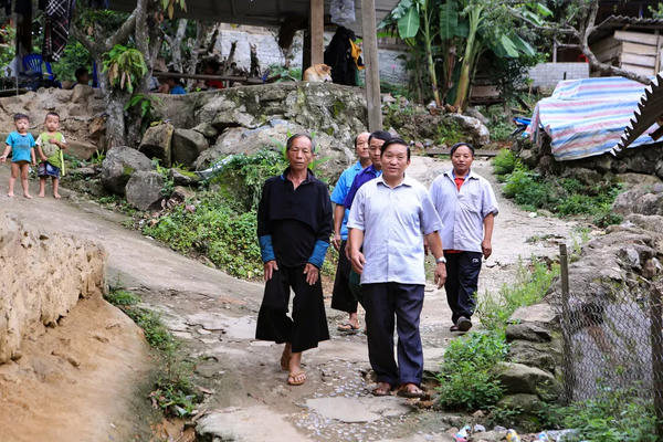 Lầu Minh Pó, người 'thắp lửa' đổi thay ở vùng biên xứ Thanh