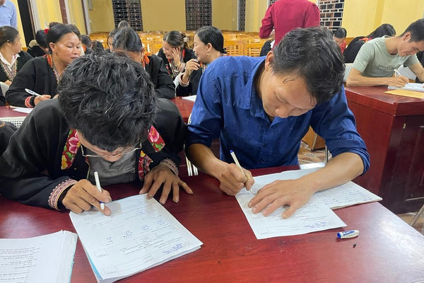  Chung tay xóa mù chữ để thoát nghèo ở xứ Lạng