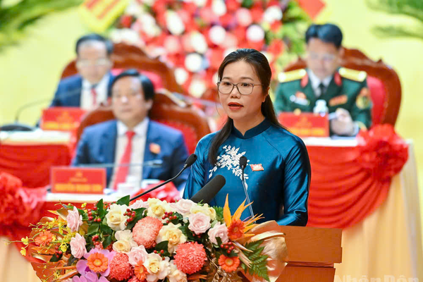 Xứng đáng là “người Mặt trận mới” của Đất Tổ Xứng đáng là “người Mặt trận mới” của Đất Tổ