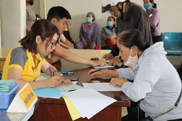 Chi trả gộp 3 tháng lương hưu và trợ cấp bảo hiểm xã hội cho 4 tỉnh bị lũ lụt Chi trả gộp 3 tháng lương hưu và trợ cấp bảo hiểm xã hội cho 4 tỉnh bị lũ lụt