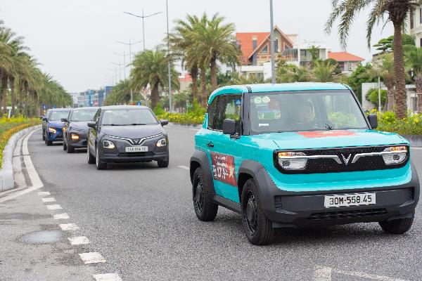 Từ kỷ lục bàn giao hơn 20.000 xe/tháng của VinFast: Chất lượng, giá trị là yếu tố quyết định hàng đầu Từ kỷ lục bàn giao hơn 20.000 xe/tháng của VinFast: Chất lượng, giá trị là yếu tố quyết định hàng đầu