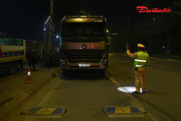 CSGT Hà Nội đồng loạt ra quân xử lý hàng loạt xe quá tải, che biển số CSGT Hà Nội đồng loạt ra quân xử lý hàng loạt xe quá tải, che biển số
