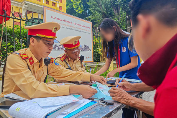 Hà Nội: Gửi danh sách hơn 3.000 học sinh vi phạm ATGT đến Sở Giáo dục và Đào tạo Hà Nội: Gửi danh sách hơn 3.000 học sinh vi phạm ATGT đến Sở Giáo dục và Đào tạo