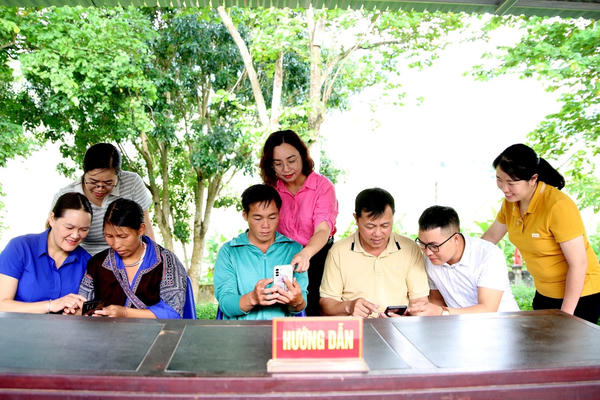 “Cán bộ số” giảm nghèo ở Mường Kim “Cán bộ số” giảm nghèo ở Mường Kim