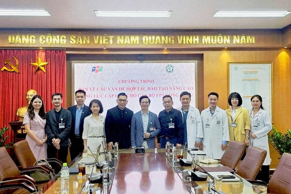 Bệnh viện Bạch Mai và FPT thúc đẩy hợp tác về đào tạo nâng cao năng lực cấp cứu cho cán bộ FPT Long Châu
