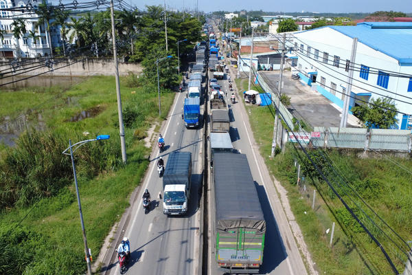 Đường huyết mạch nối TP Hồ Chí Minh và Tây Ninh thường xuyên ùn tắc