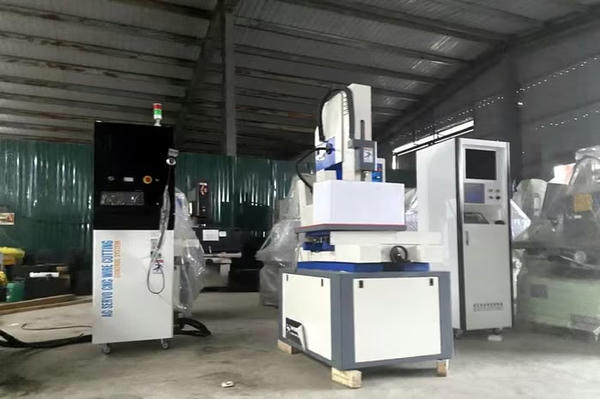 Hé lộ thủ đoạn buôn lậu máy móc cũ tinh vi để thu lợi bất chính