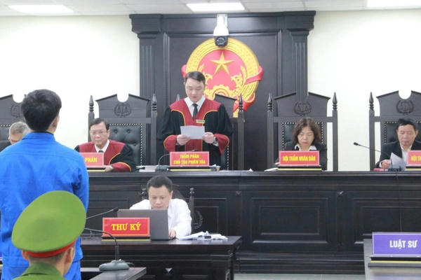 Hà Nội: Xét xử vụ án ‘sử dụng trái phép vũ khí quân dụng' giết người Hà Nội: Xét xử vụ án ‘sử dụng trái phép vũ khí quân dụng' giết người