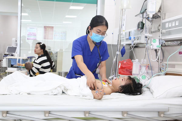 Trẻ em dễ bị tổn thương trước nguy cơ tấn công của vật nuôi và côn trùng