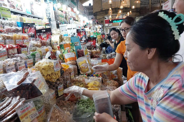 Chợ truyền thống, không phải chỉ là nơi mua bán