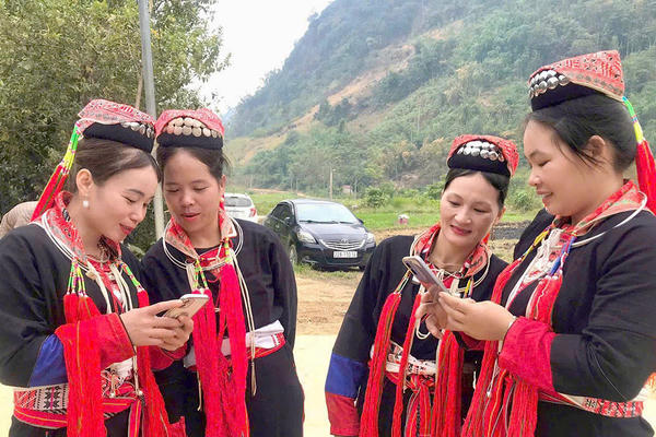 Đầu tư hạ tầng công nghệ hỗ trợ người dân vươn lên thoát nghèo