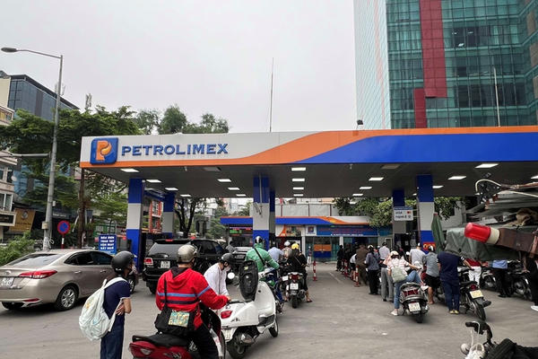 Giá xăng tăng trở lại Giá xăng tăng trở lại