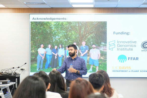 Khi khoa học chạm tới trái tim người trẻ Khi khoa học chạm tới trái tim người trẻ