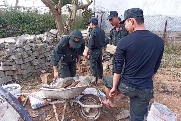 Hưởng ứng “Chiến dịch Quang Trung”: Công an Lâm Đồng tăng tốc dựng nhà mới cho người dân vùng lũ Hưởng ứng “Chiến dịch Quang Trung”: Công an Lâm Đồng tăng tốc dựng nhà mới cho người dân vùng lũ