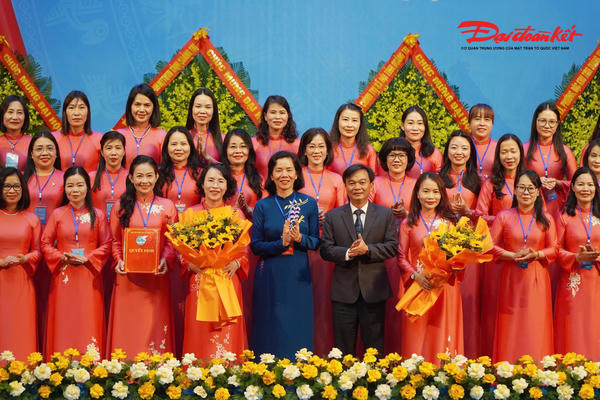 Phụ nữ Quảng Trị đoàn kết chung tay xây dựng quê hương Phụ nữ Quảng Trị đoàn kết chung tay xây dựng quê hương