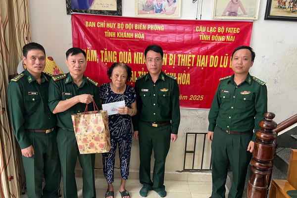 BĐBP Khánh Hòa thăm, hỗ trợ gia đình quân nhân bị thiệt hại do mưa lũ BĐBP Khánh Hòa thăm, hỗ trợ gia đình quân nhân bị thiệt hại do mưa lũ