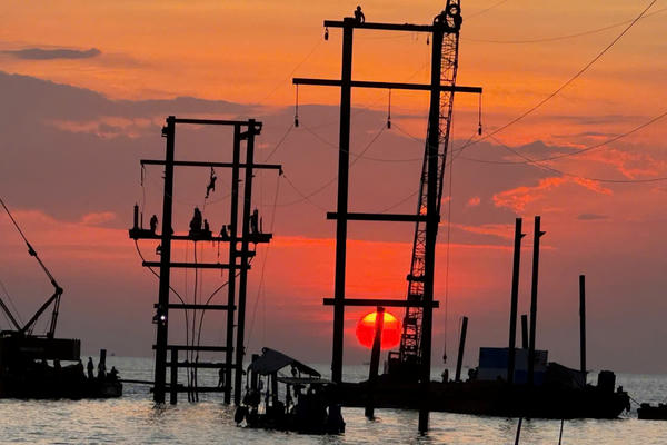 Đóng điện đường dây 110kV trên không, khôi phục cấp điện hoàn toàn tại đặc khu Phú Quốc Đóng điện đường dây 110kV trên không, khôi phục cấp điện hoàn toàn tại đặc khu Phú Quốc