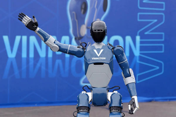 Việt Nam sắp có robot hình người đi lại linh hoạt Việt Nam sắp có robot hình người đi lại linh hoạt