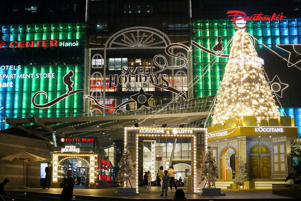 Không khí Giáng sinh rực rỡ bao trùm các khu mua sắm lớn ở Thủ đô Không khí Giáng sinh rực rỡ bao trùm các khu mua sắm lớn ở Thủ đô